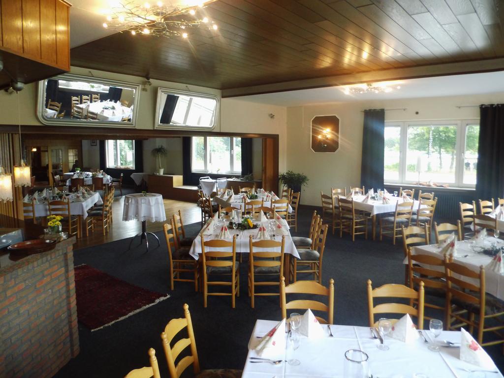 Hotel Zum Lutten Didi Friedeburg Bagian luar foto