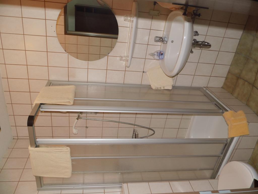 Hotel Zum Lutten Didi Friedeburg Ruang foto